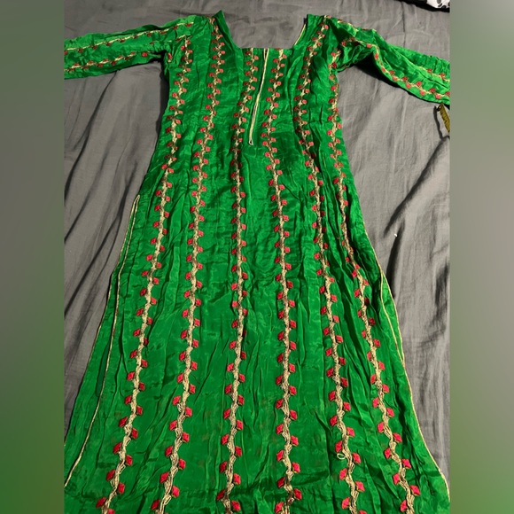 Brand new, salwar suit with Banarasi dupatta,pure fabric with embroidery - Picture 10 of 13